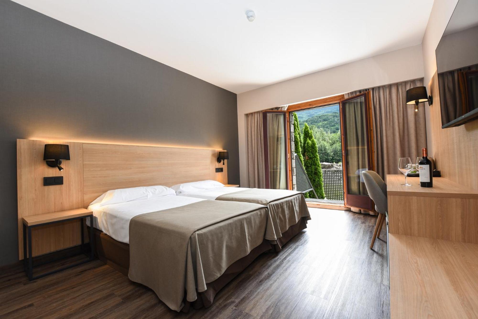 Sommos Hotel Benasque Spa Exterior photo