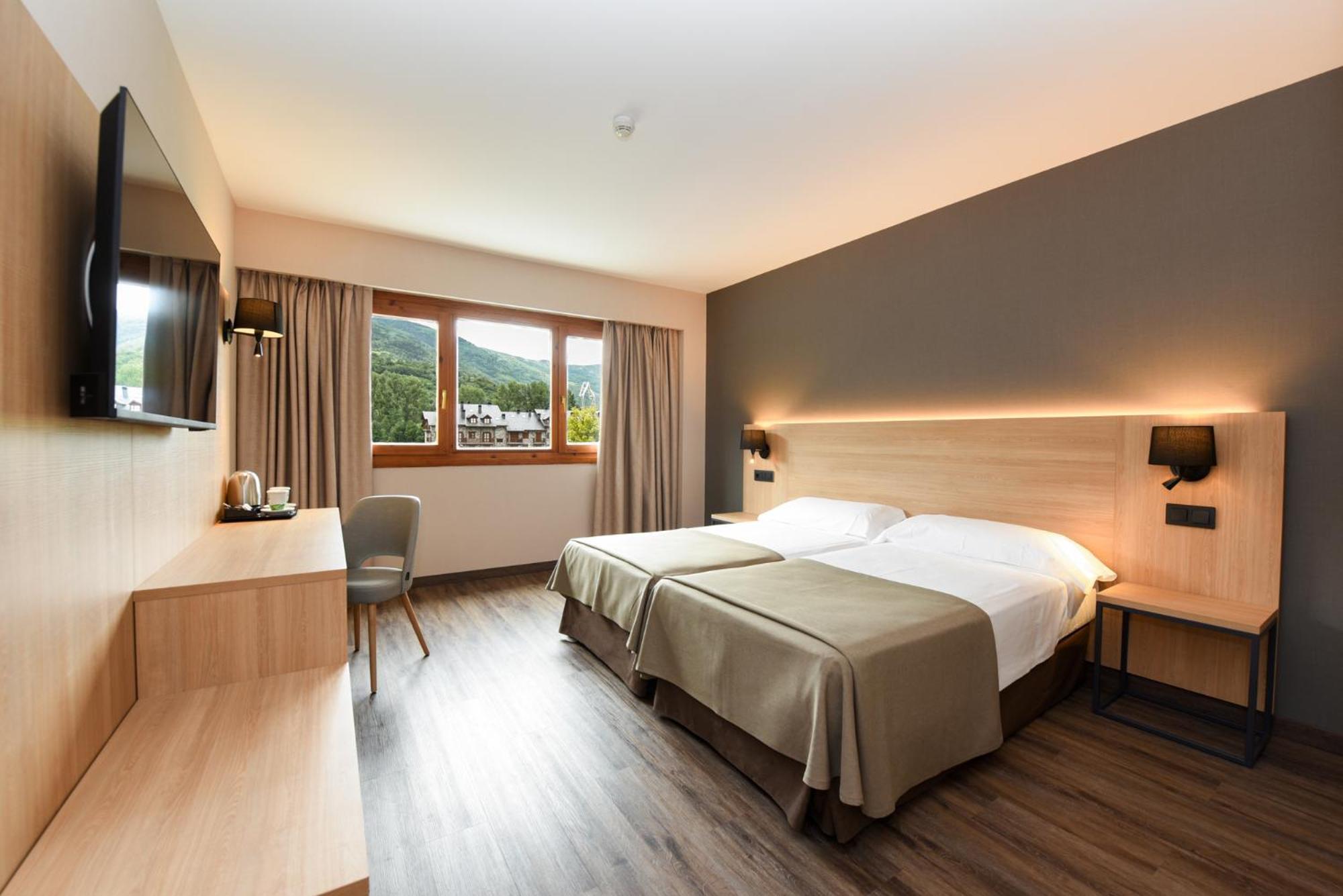 Sommos Hotel Benasque Spa Exterior photo